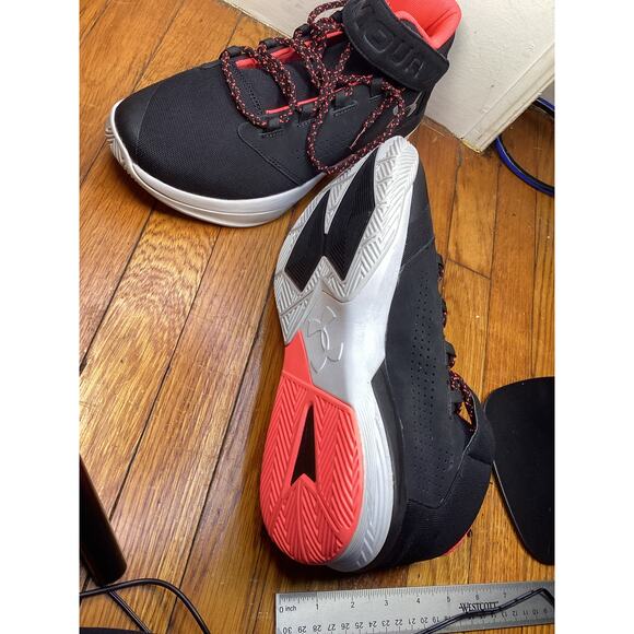 UNDER ARMOUR Men\'s GET B ZEE SHOES SIZE 11.5